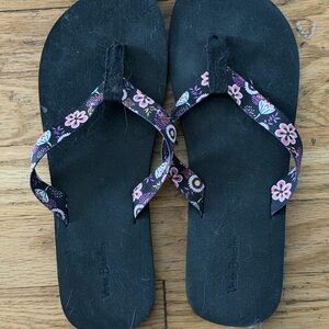 Vera Bradley Black Sandals with Pink Floral Straps